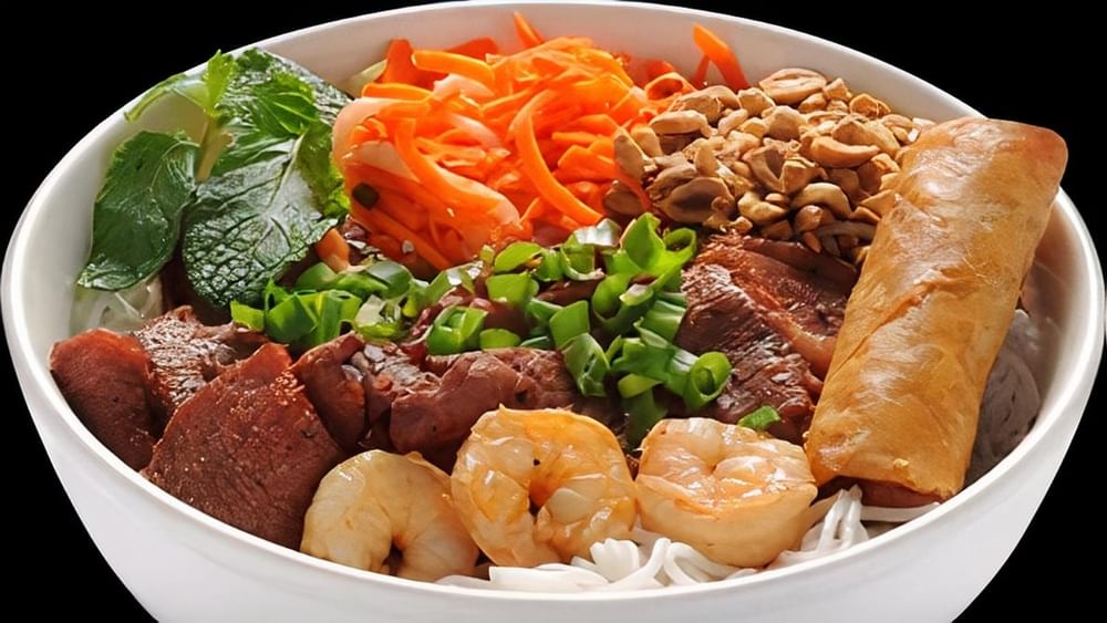 7. Shrimp, BBQ Pork, and Egg Roll with Vermicelli
