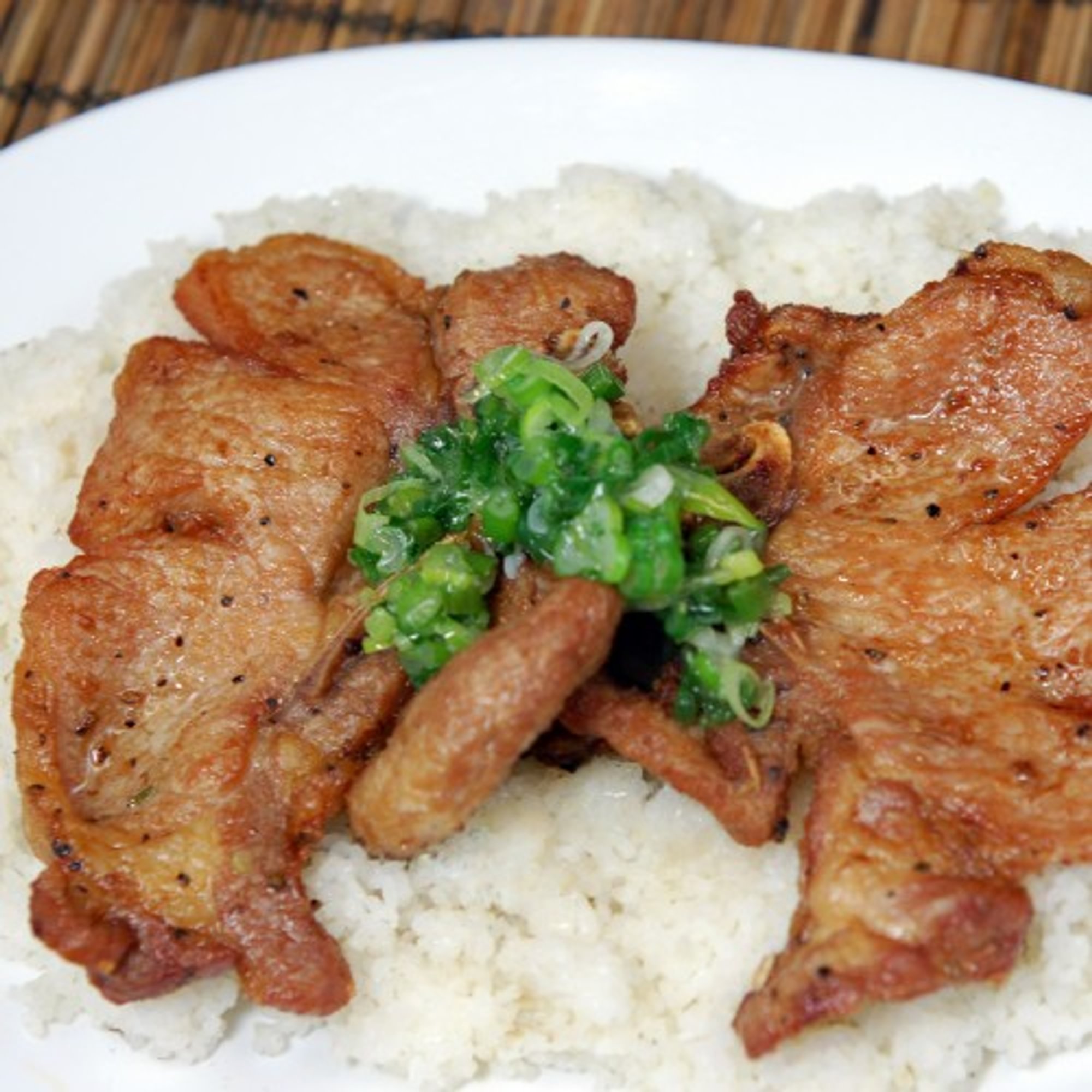 (COM Suon) Rice Plate (2 pc. Pork Chop)