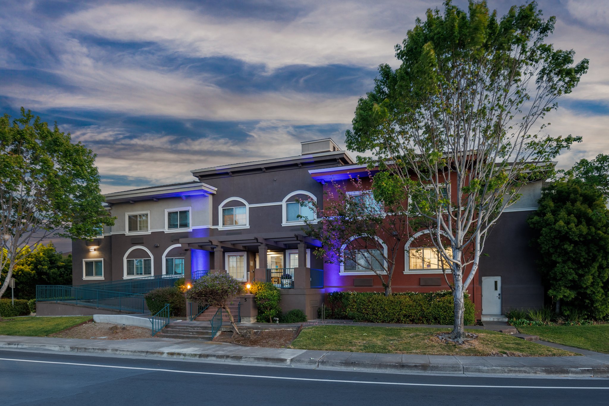 Holiday Inn Express & Suites Mountain View Silicon Valley by IHG Image