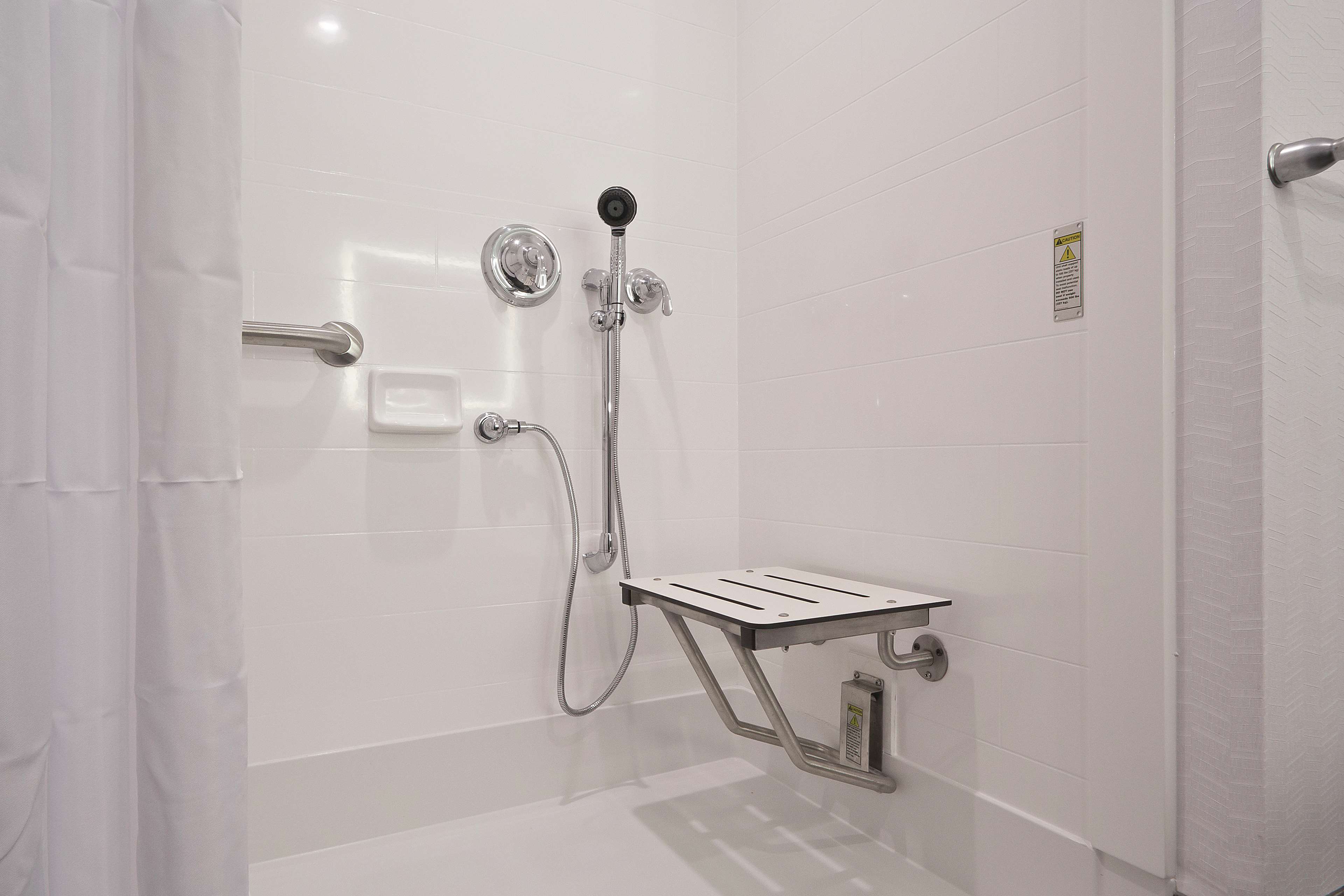 Guest room bath