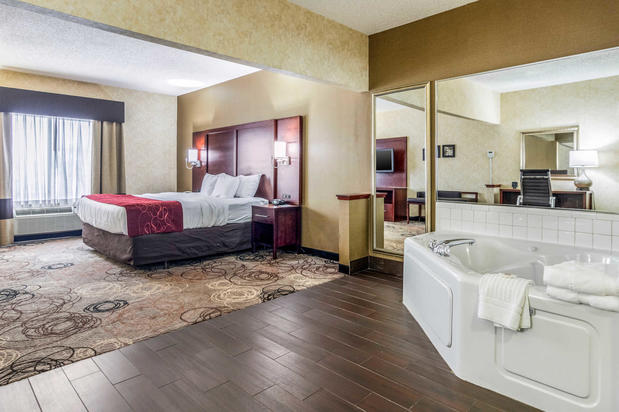 Images Comfort Suites