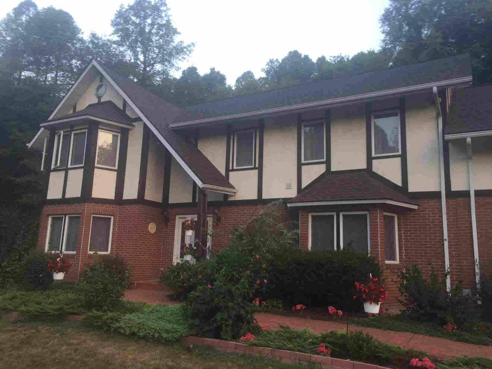 A &amp; L Roofing LLC Logo