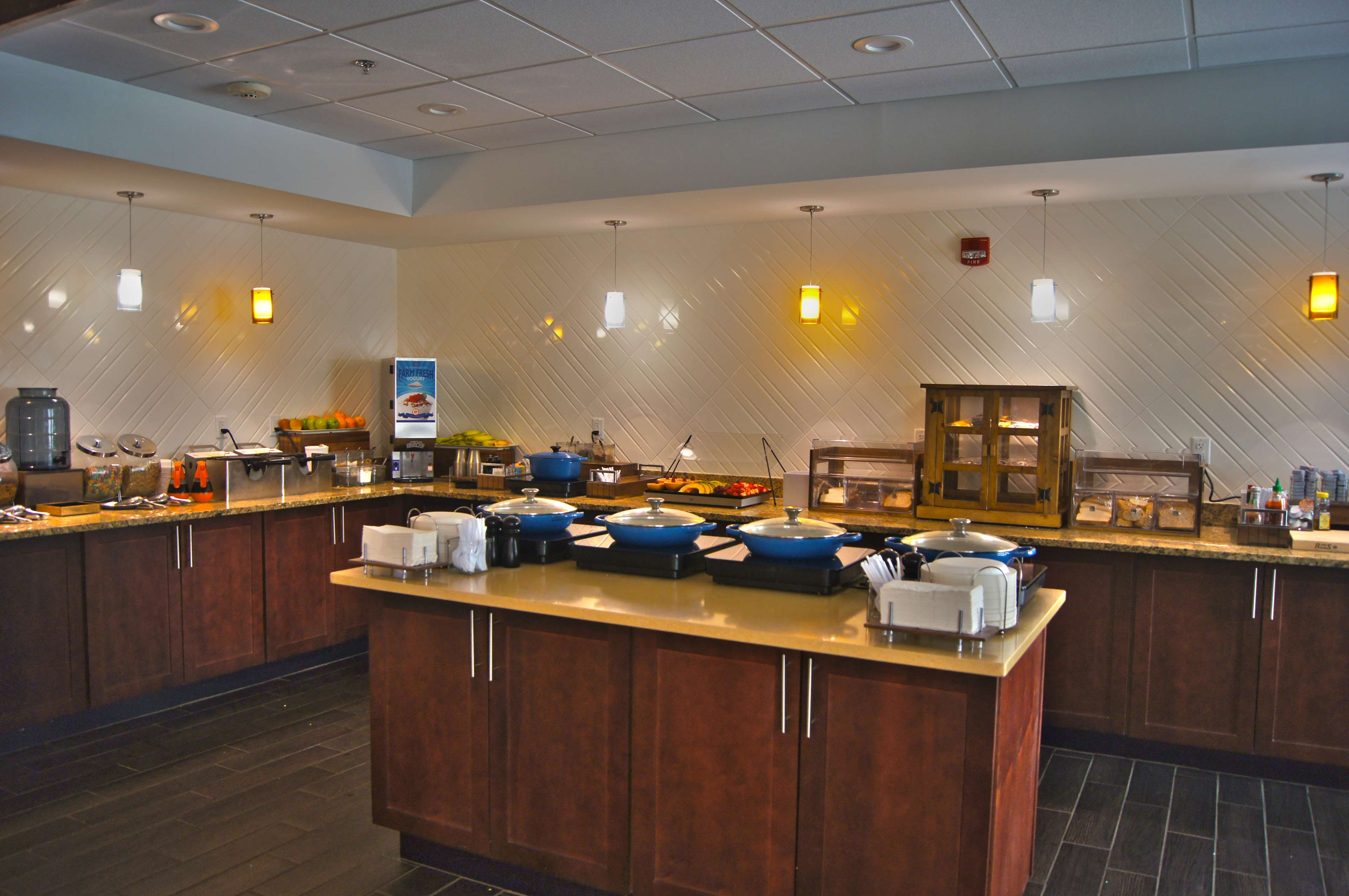 Best Western Plus Cincinnati Riverfront Downtown Area Photo