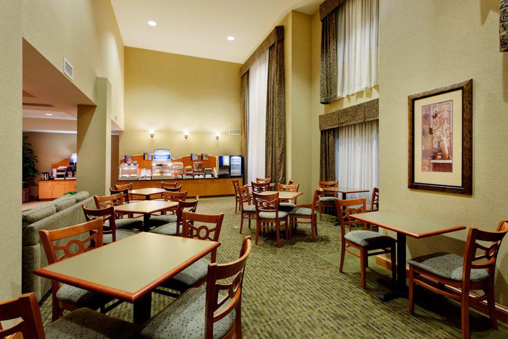 Holiday Inn Express & Suites Rochester-Victor Photo