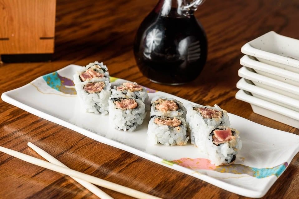 Spicy Tuna Roll •