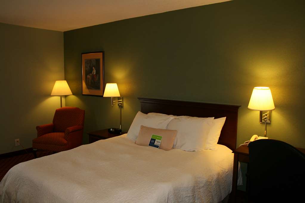Hampton Inn Hillsville Image