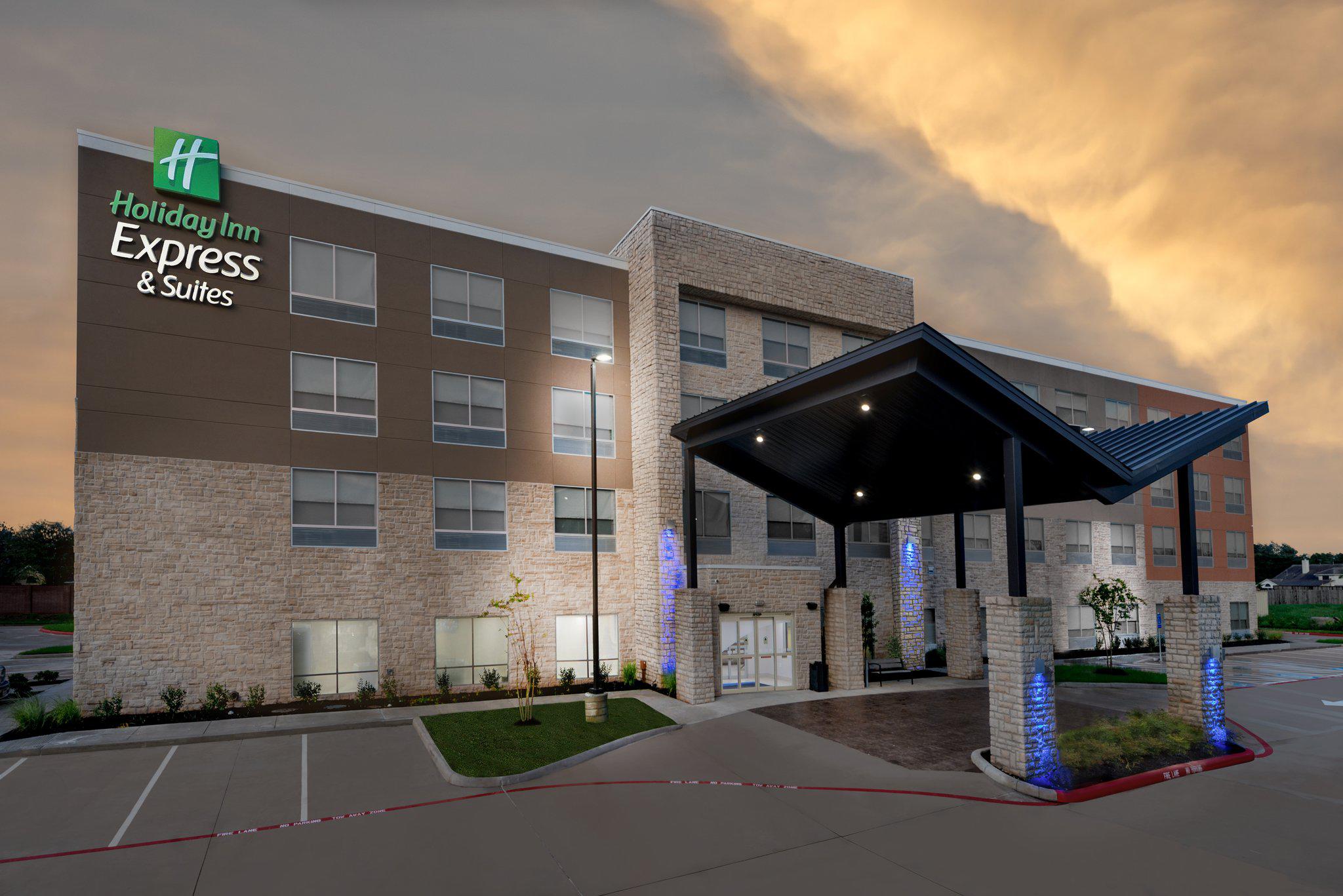 Holiday Inn Express & Suites Sugar Land SE - Missouri City Photo