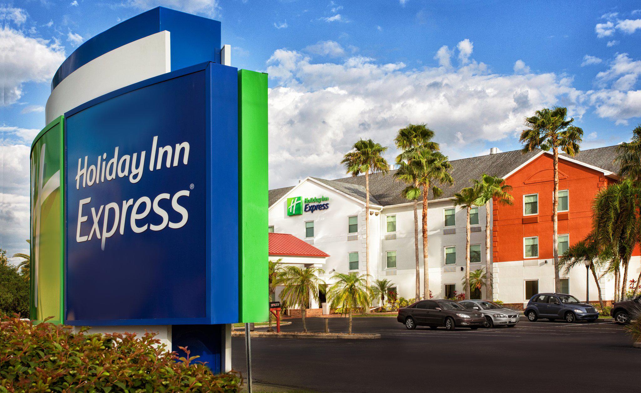 Holiday Inn Express & Suites Port Charlotte Photo