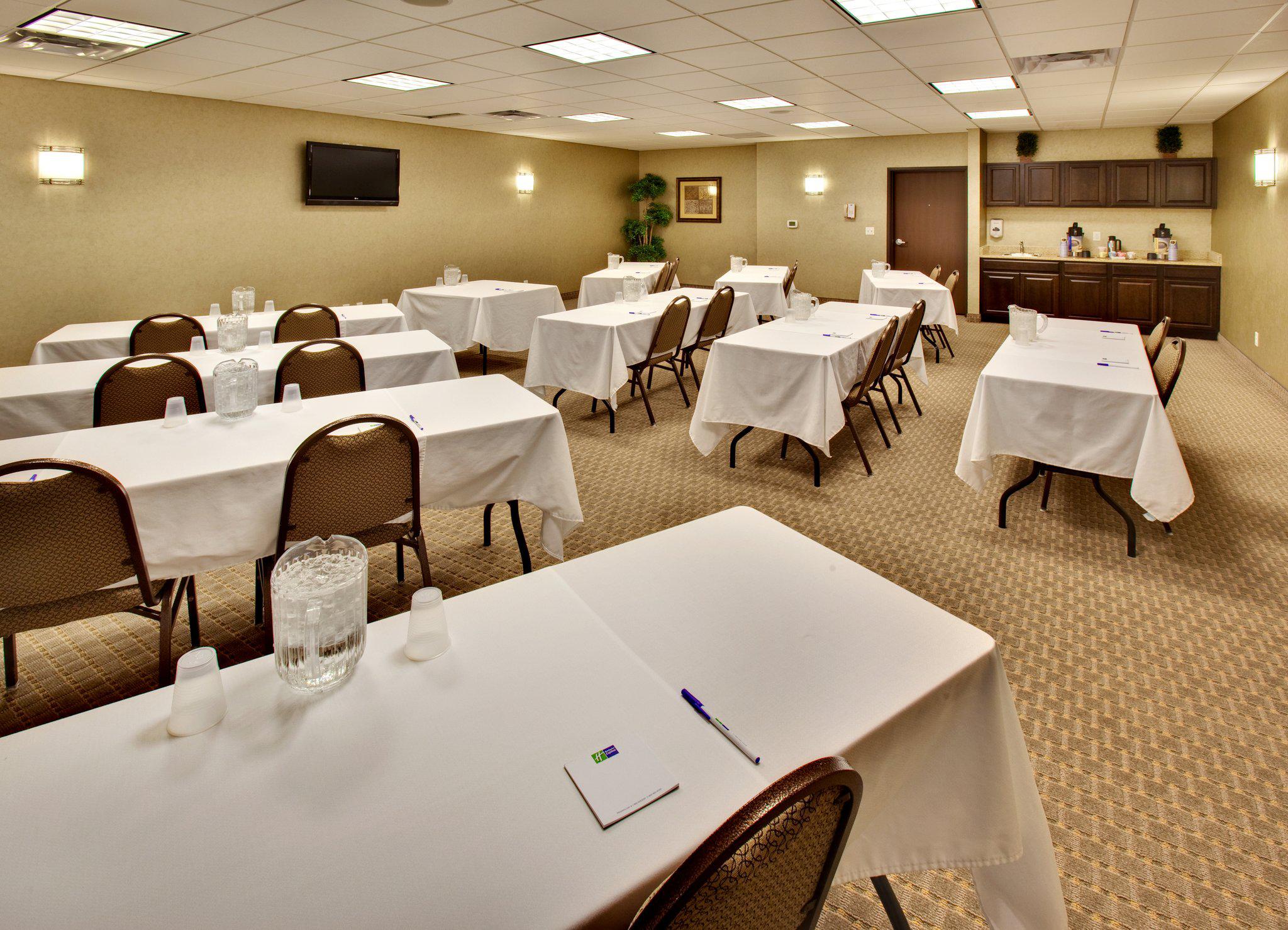 Holiday Inn Express & Suites Council Bluffs - Conv Ctr Area Photo