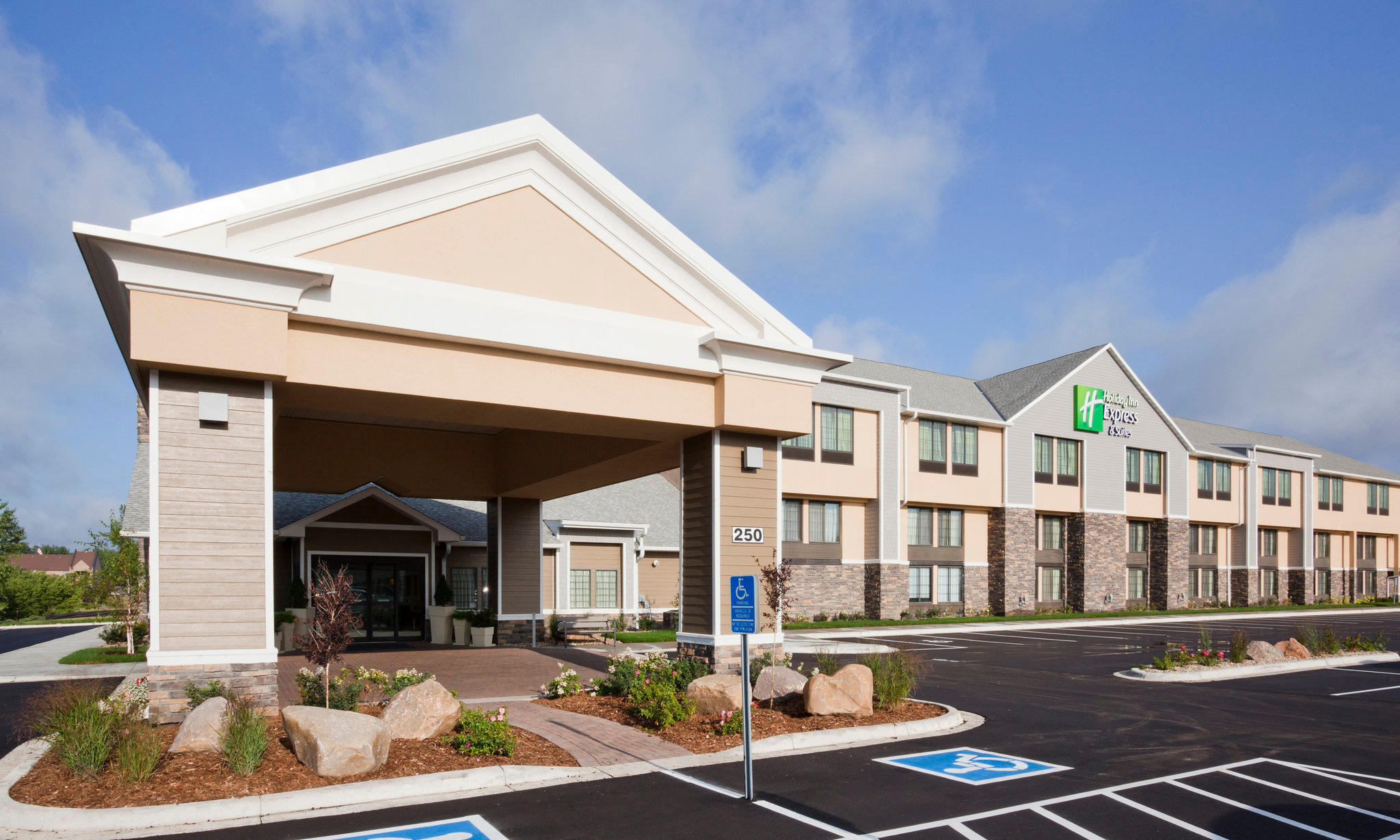 Holiday Inn Express & Suites Willmar Photo