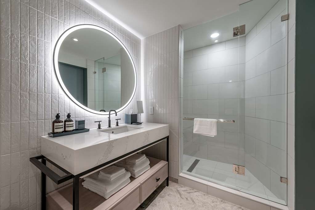 The Morrow Washington DC, Curio Collection by Hilton Image