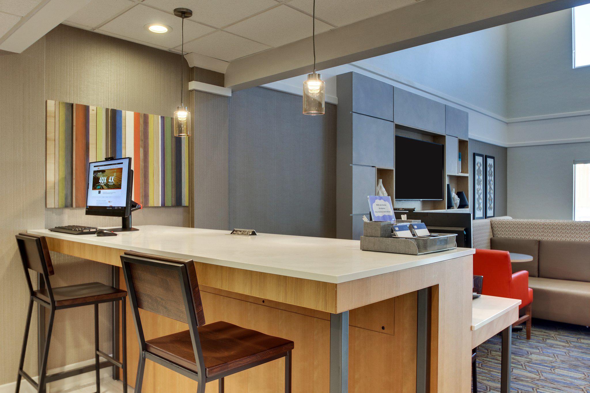 Holiday Inn Express & Suites Atlanta-Emory University Area Photo