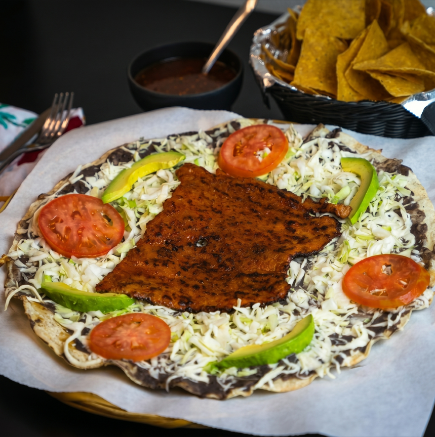 Tlayuda cecina