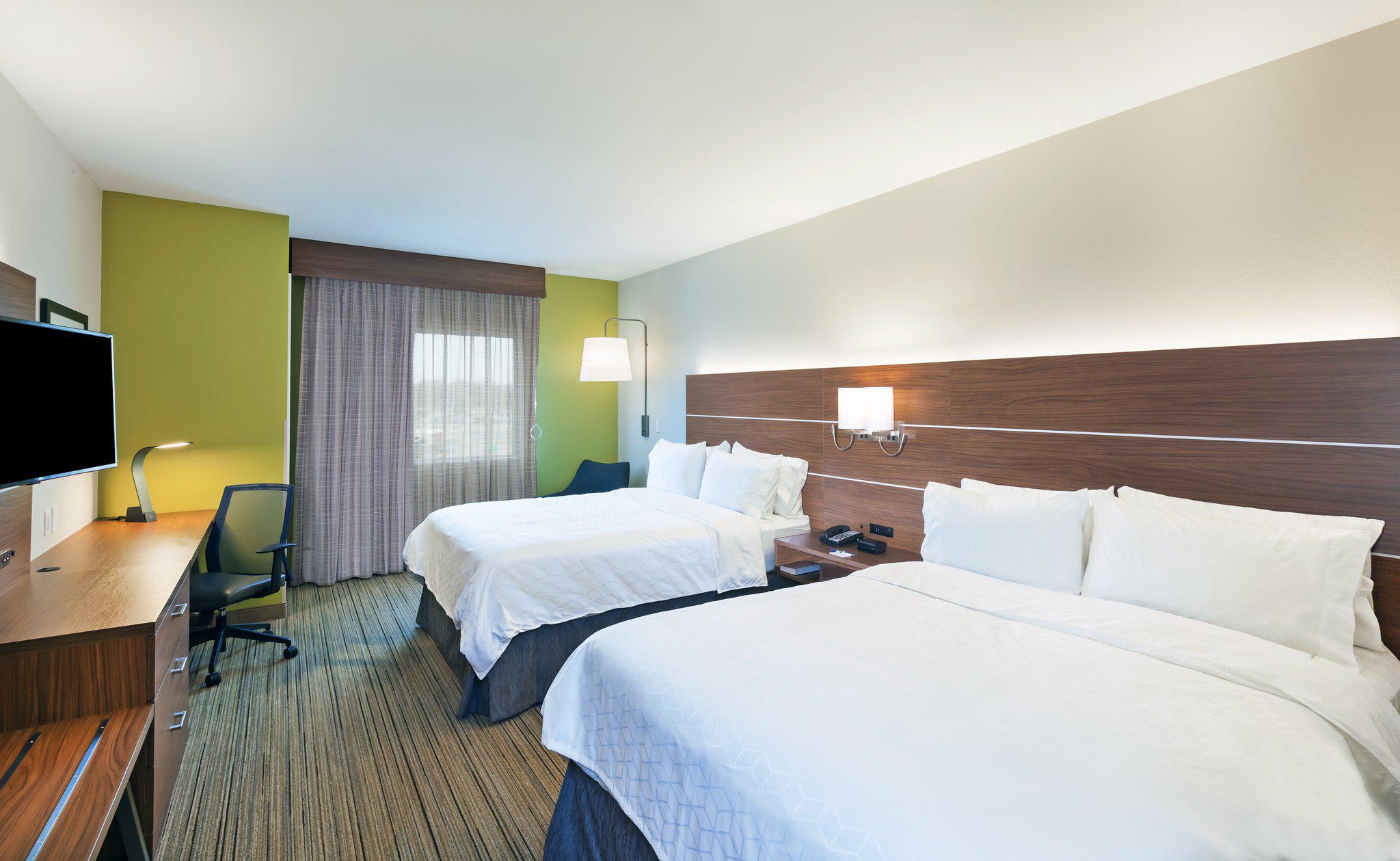 Holiday Inn Express & Suites Lenexa - Overland Park Area Photo