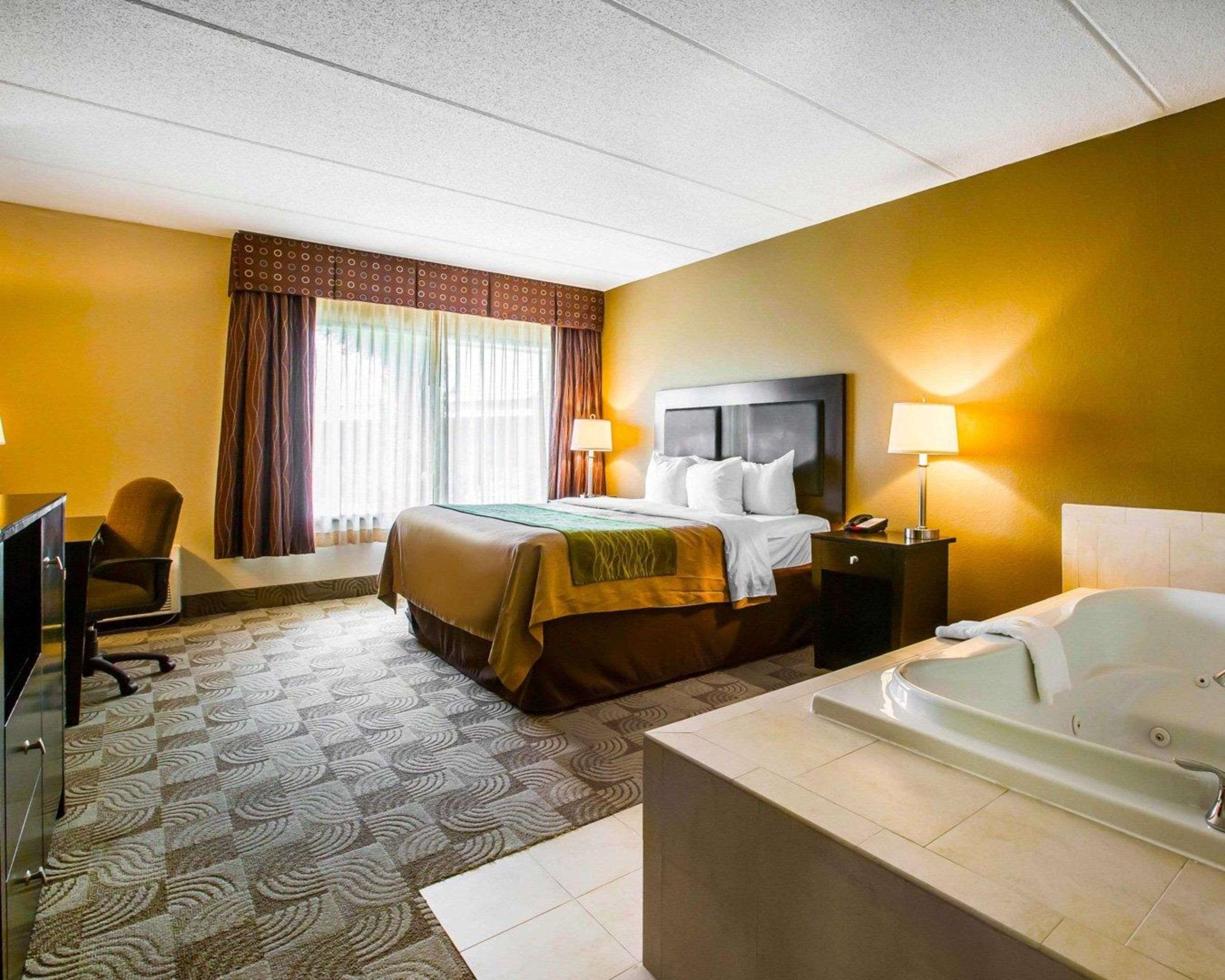 Comfort Inn Warner Robins - Robins Air Force Base Area Photo