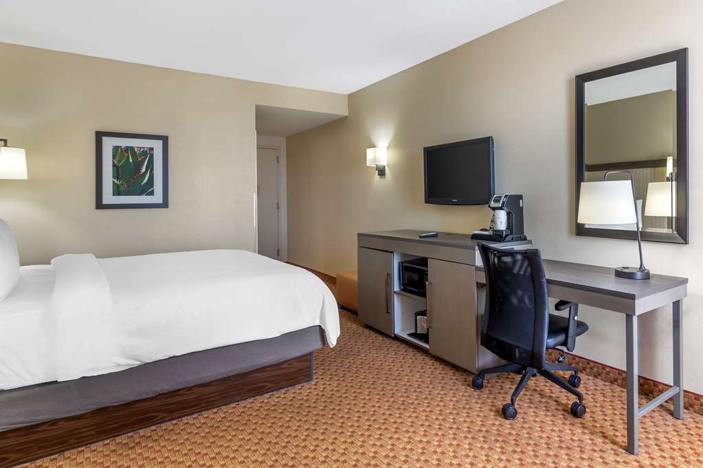 Best Western Plus Kendall Hotel & Suites Image