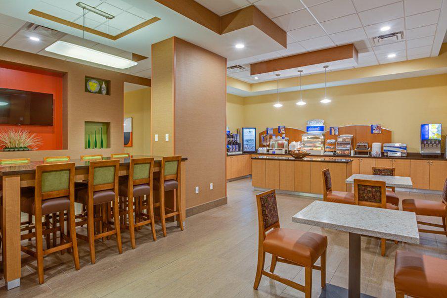 Holiday Inn Express & Suites Fort Lauderdale Airport South Photo