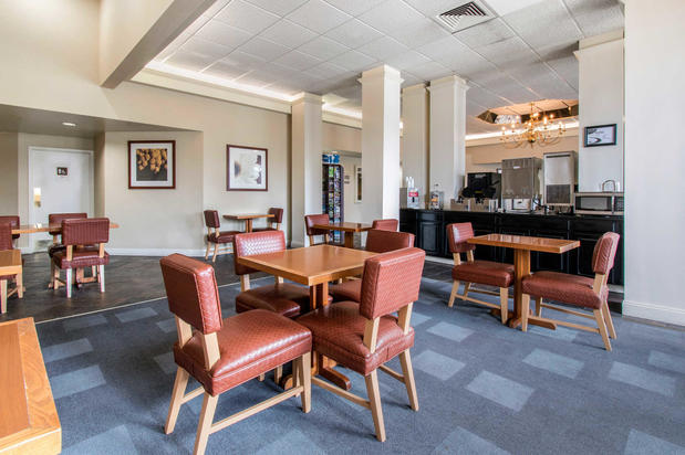 Images Clarion Inn & Suites