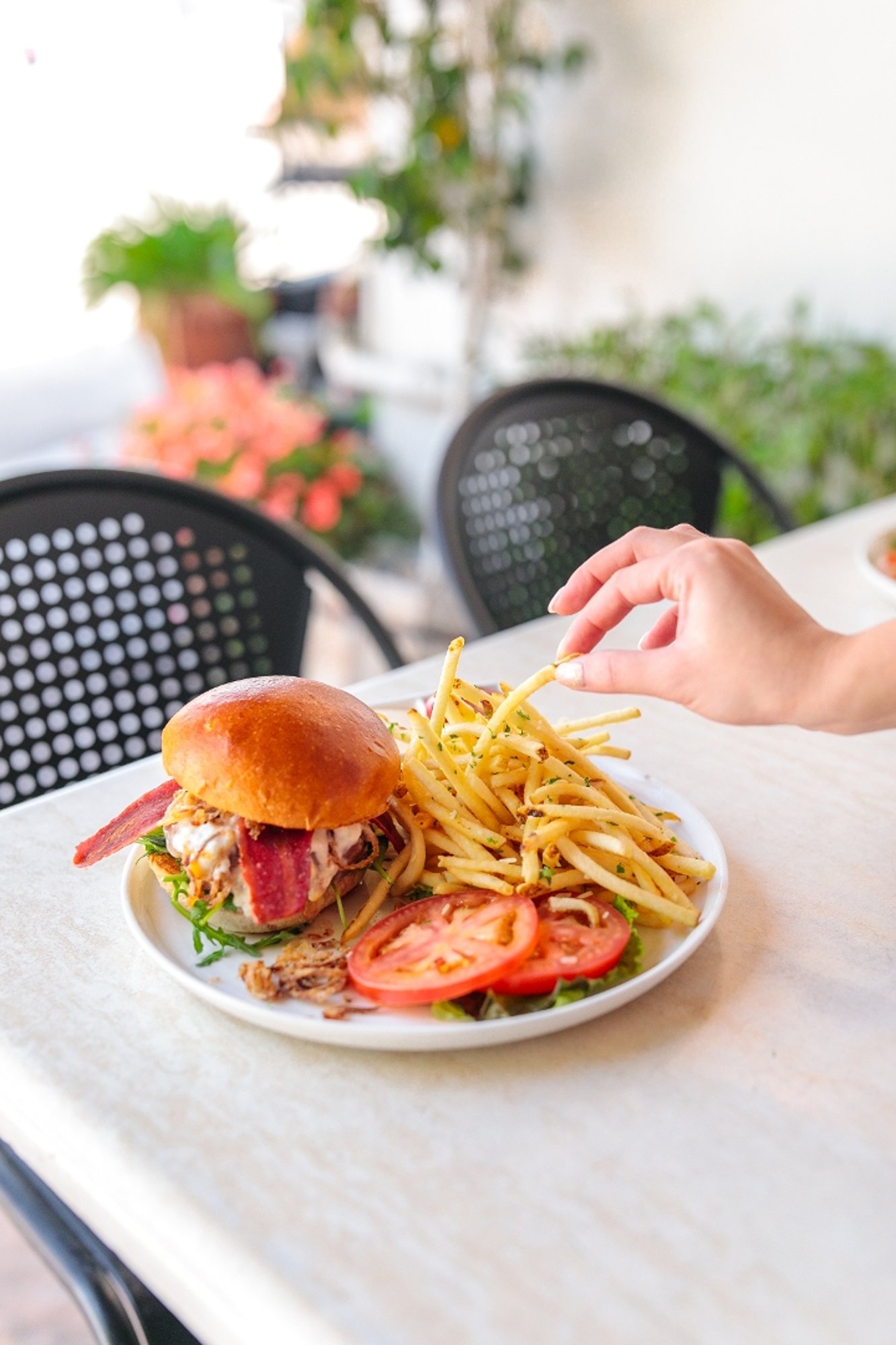 Leo's Pub Burger