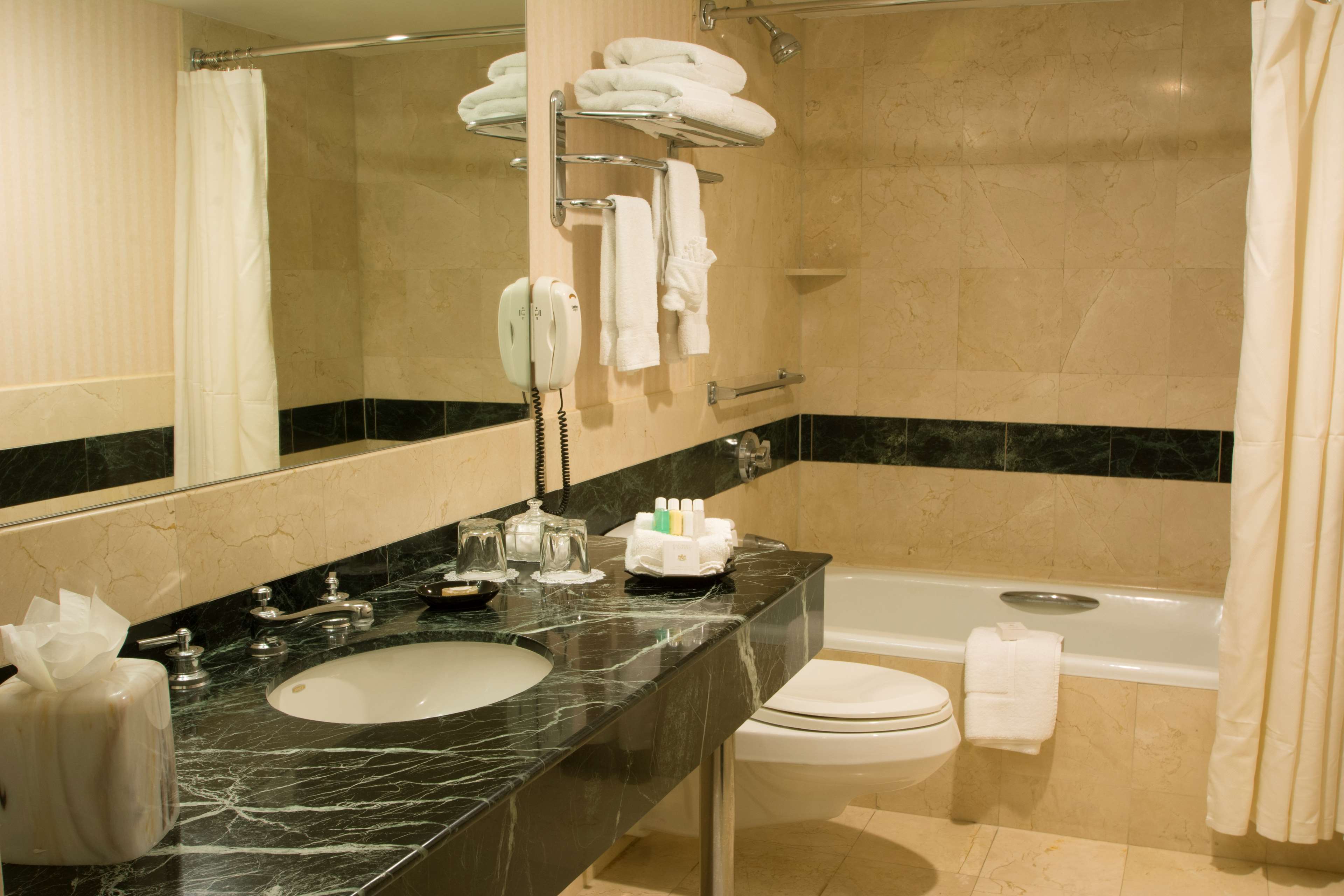 Inn at Great Neck, BW Premier Collection Photo