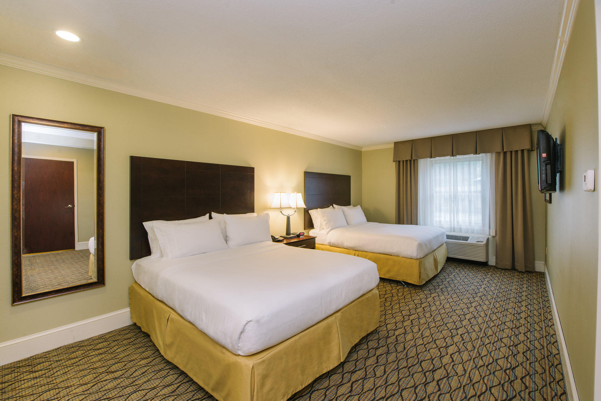 Holiday Inn Express & Suites Merrimack Photo