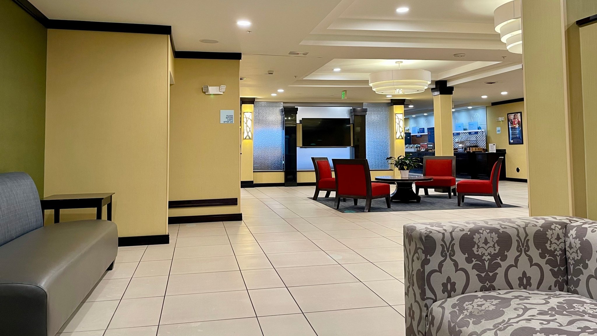 Holiday Inn Express & Suites Detroit North - Troy by IHG Image