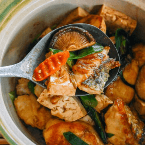 Crispy Tofu & Mushrooms in Clay Pot