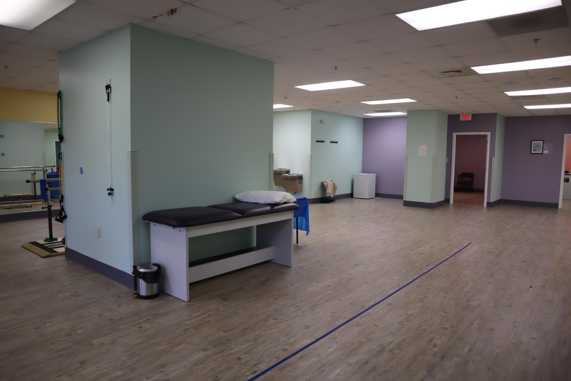 Compleat Rehab & Sports Therapy - Hickory Clinic Image