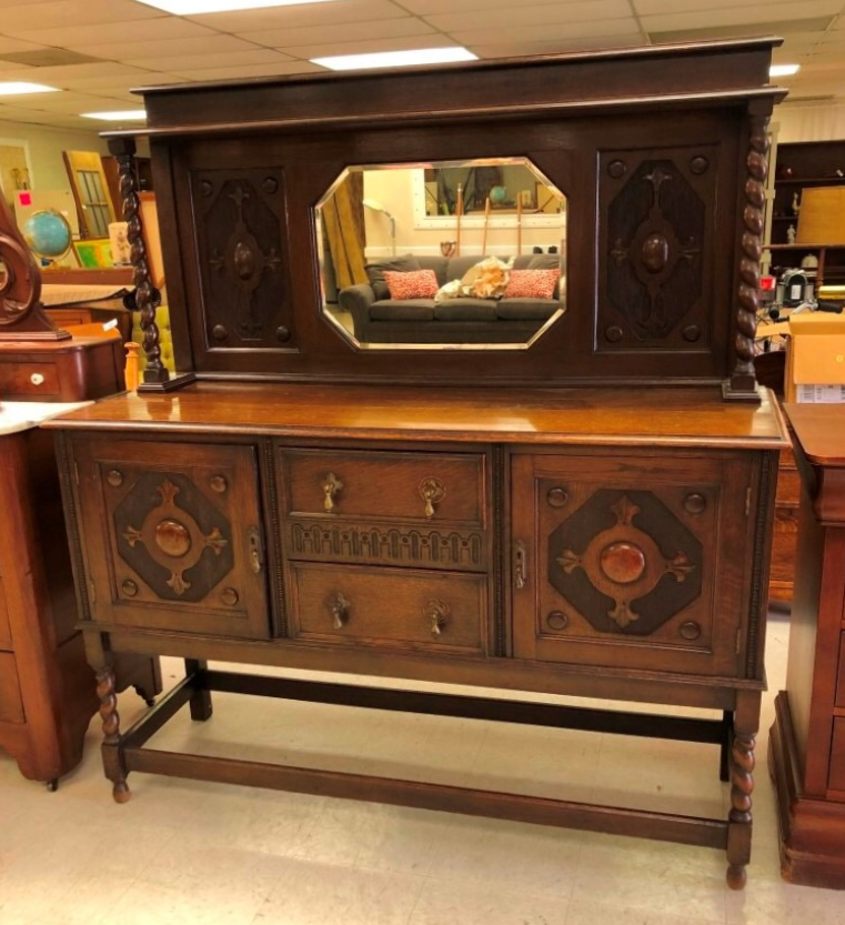 Gallery One Auctions & Estate Sales Photo