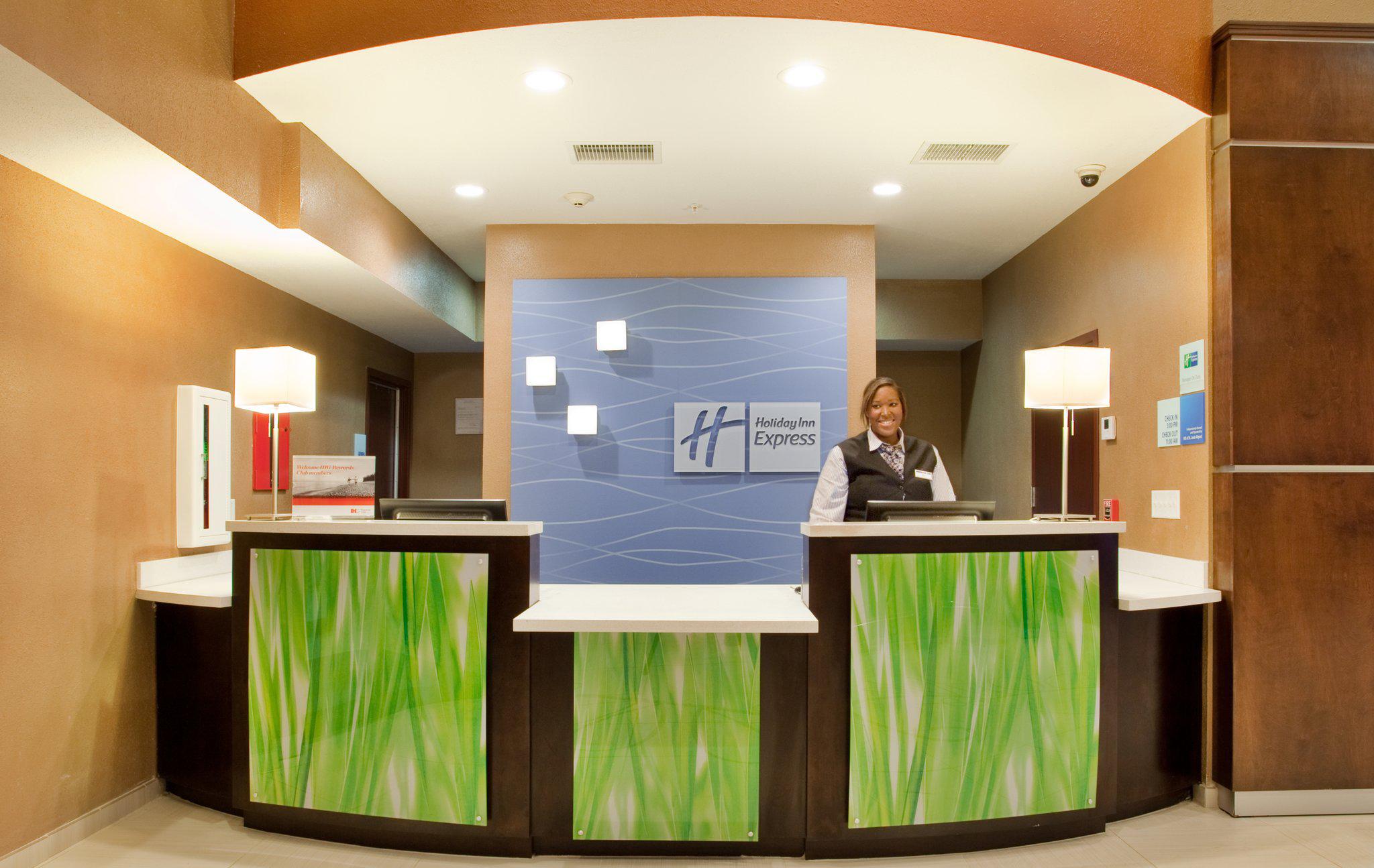Holiday Inn Express & Suites St Louis Airport Photo
