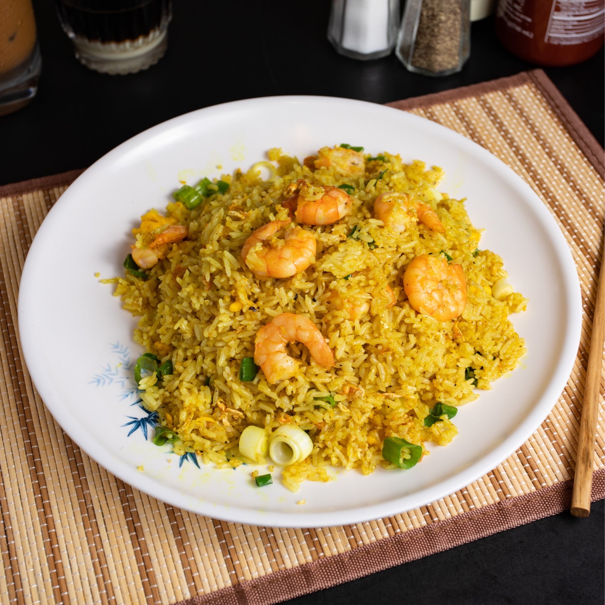 23. (S) Shrimp or Beef curry fried rice - cơm chiên tôm hoặc bò