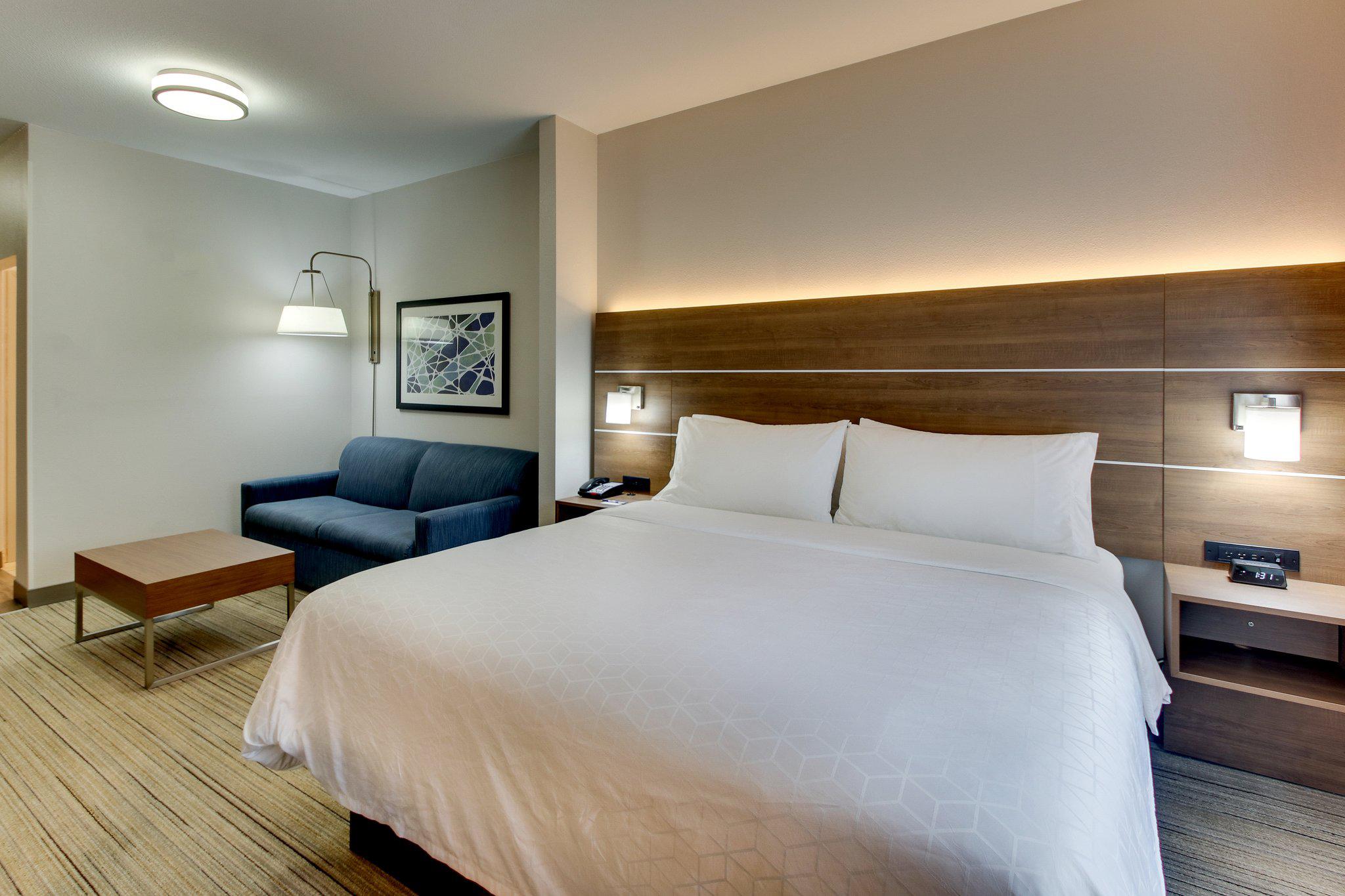 Holiday Inn Express & Suites Atlanta-Emory University Area Photo