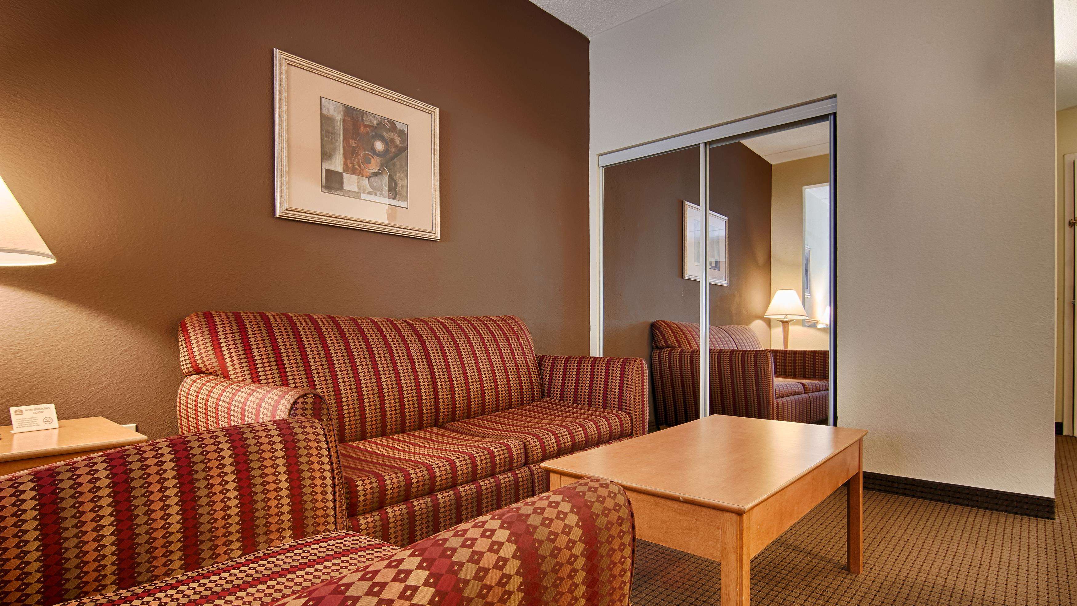 Best Western Plus Newport News Inn & Suites Photo