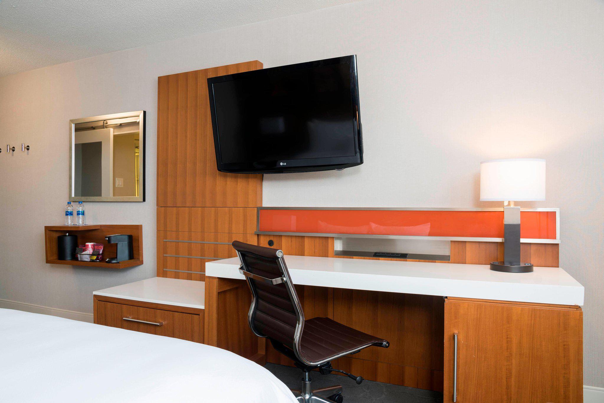 Delta Hotels by Marriott Grand Rapids Airport Photo