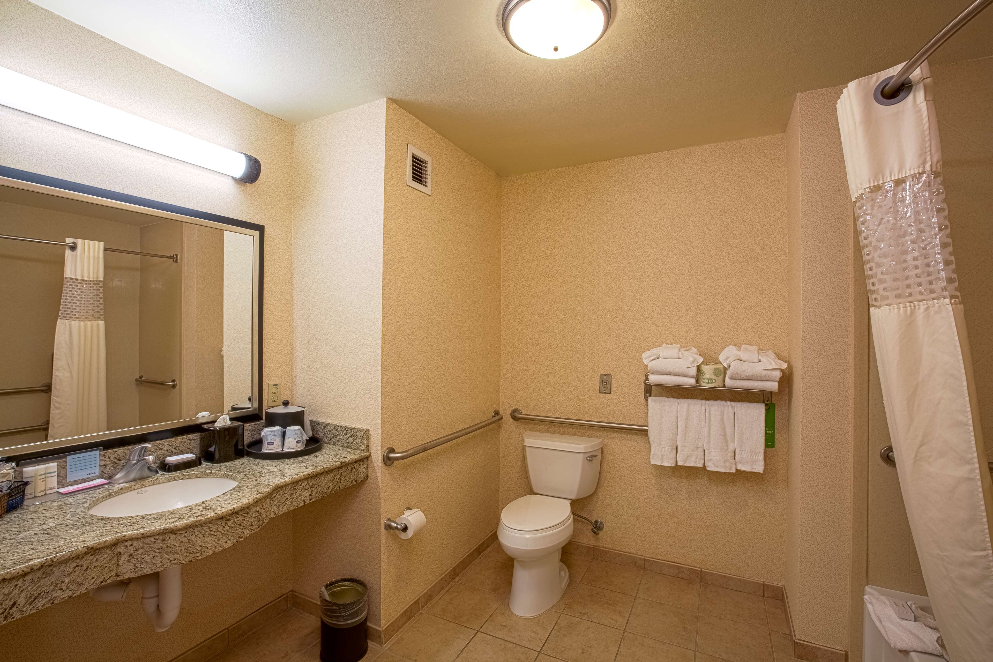 Guest room bath