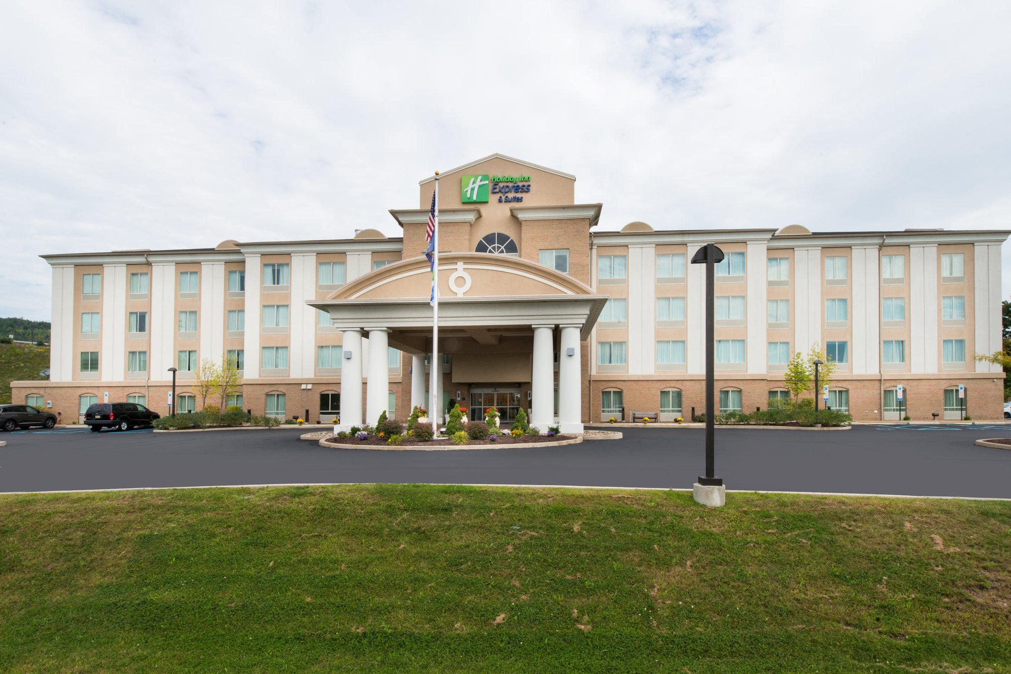 Holiday Inn Express & Suites Dickson City - Scranton Photo