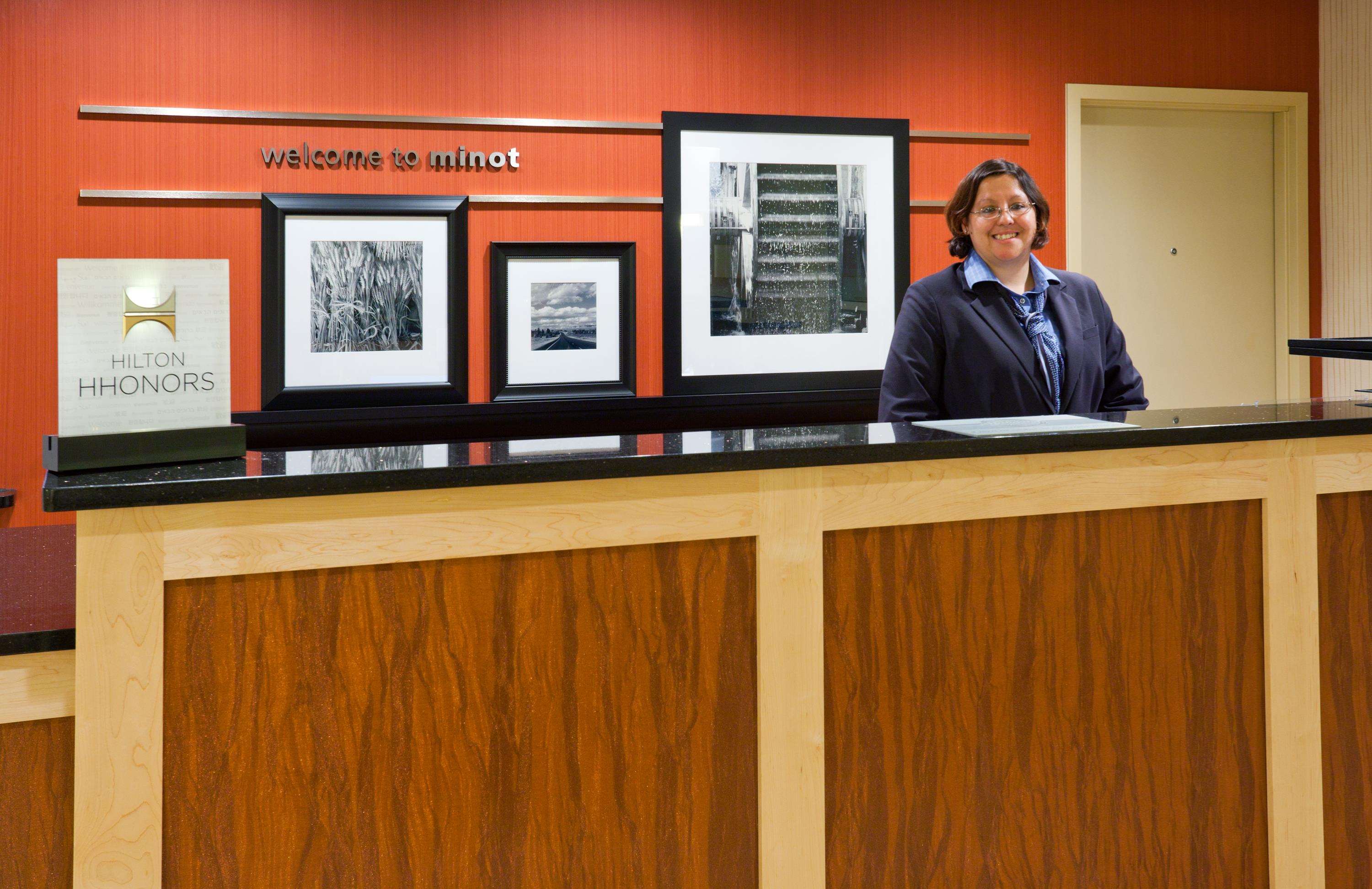 Hampton Inn & Suites Minot Airport Photo