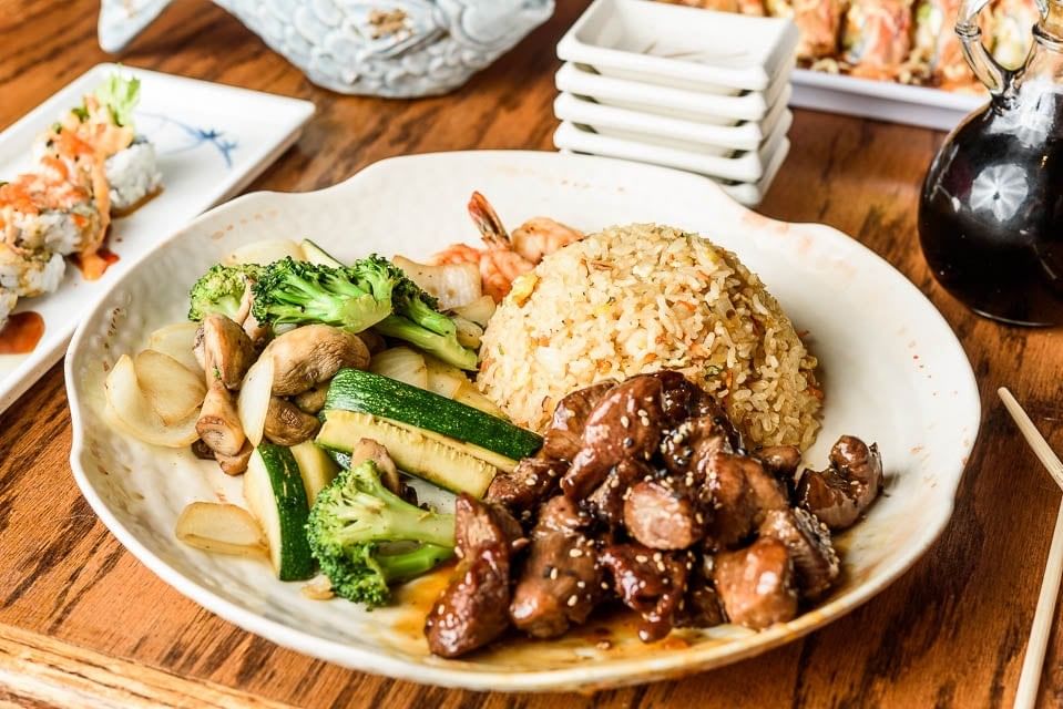 Teriyaki Steak Dinner Plate •