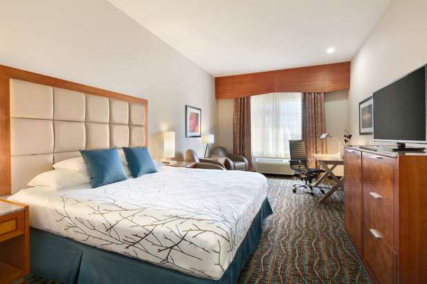 Images Best Western Plus Peppertree Inn at Omak