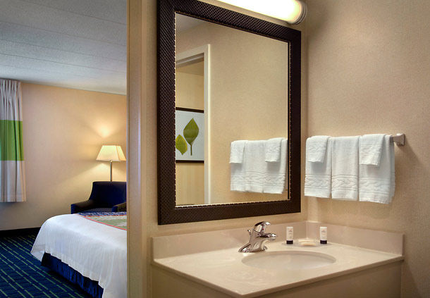 Images Fairfield Inn by Marriott Amesbury