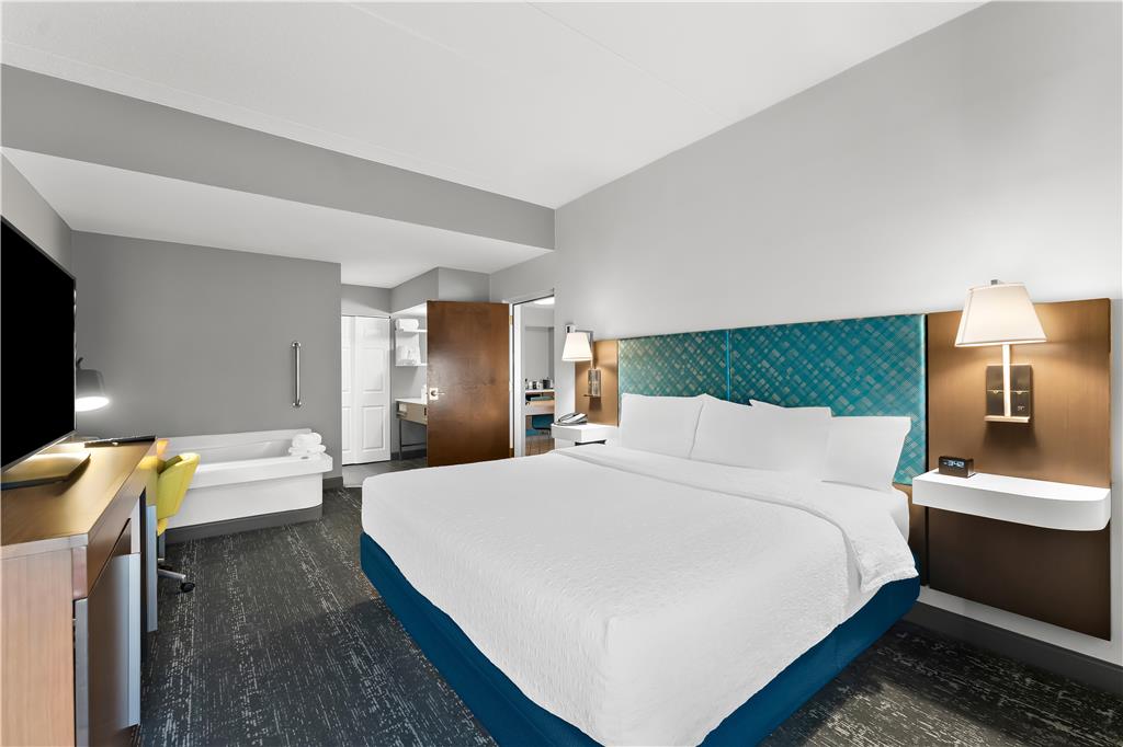 Hampton Inn & Suites Newtown Image