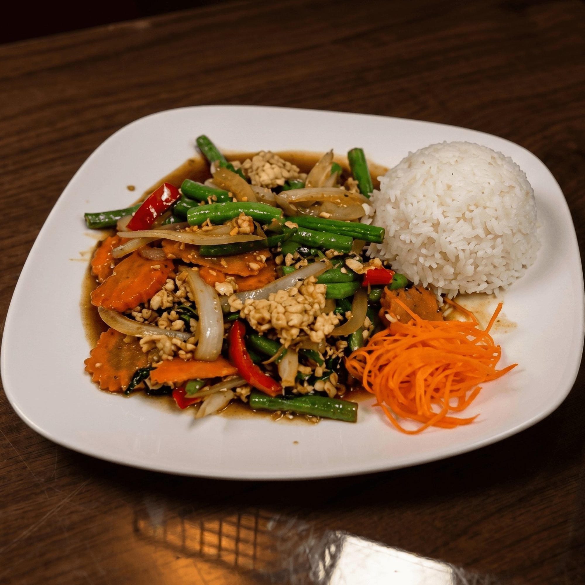 L-02B TH Pad Ka Praow ground Pork