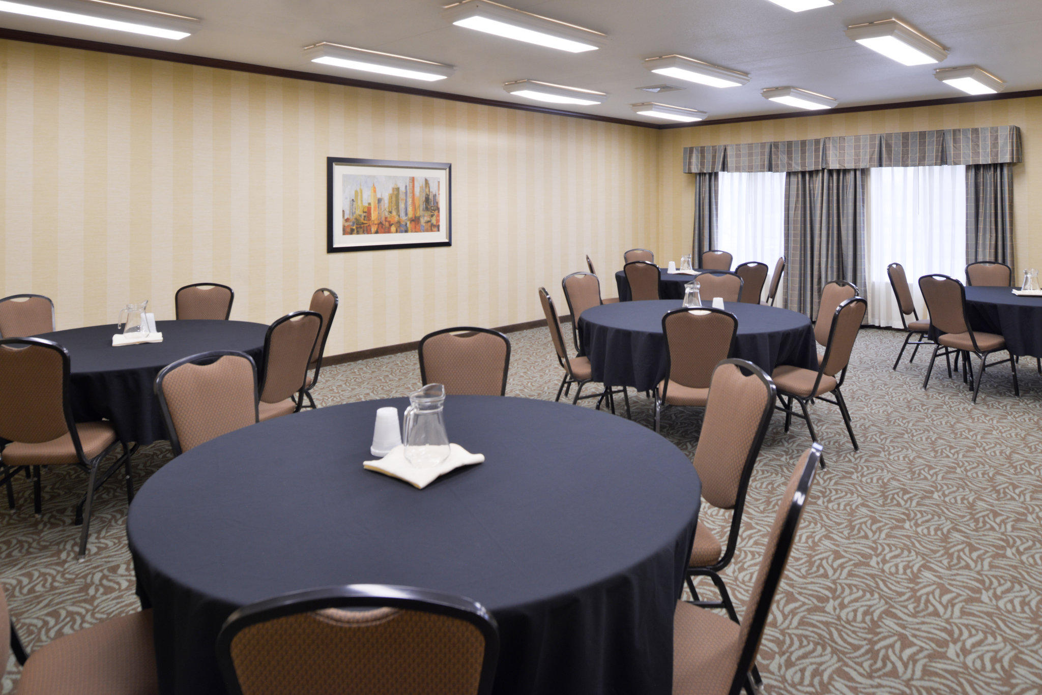 Holiday Inn Express & Suites Sioux Falls at Empire Mall Photo