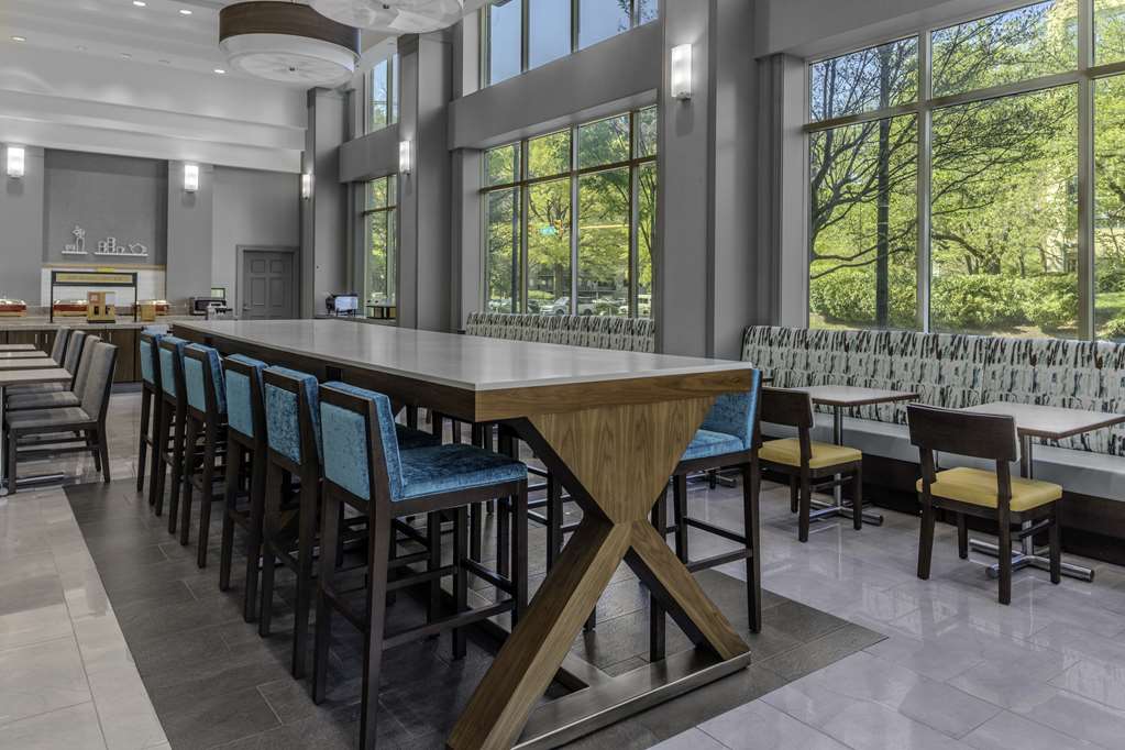 Hampton Inn & Suites Arlington Crystal City DCA Image