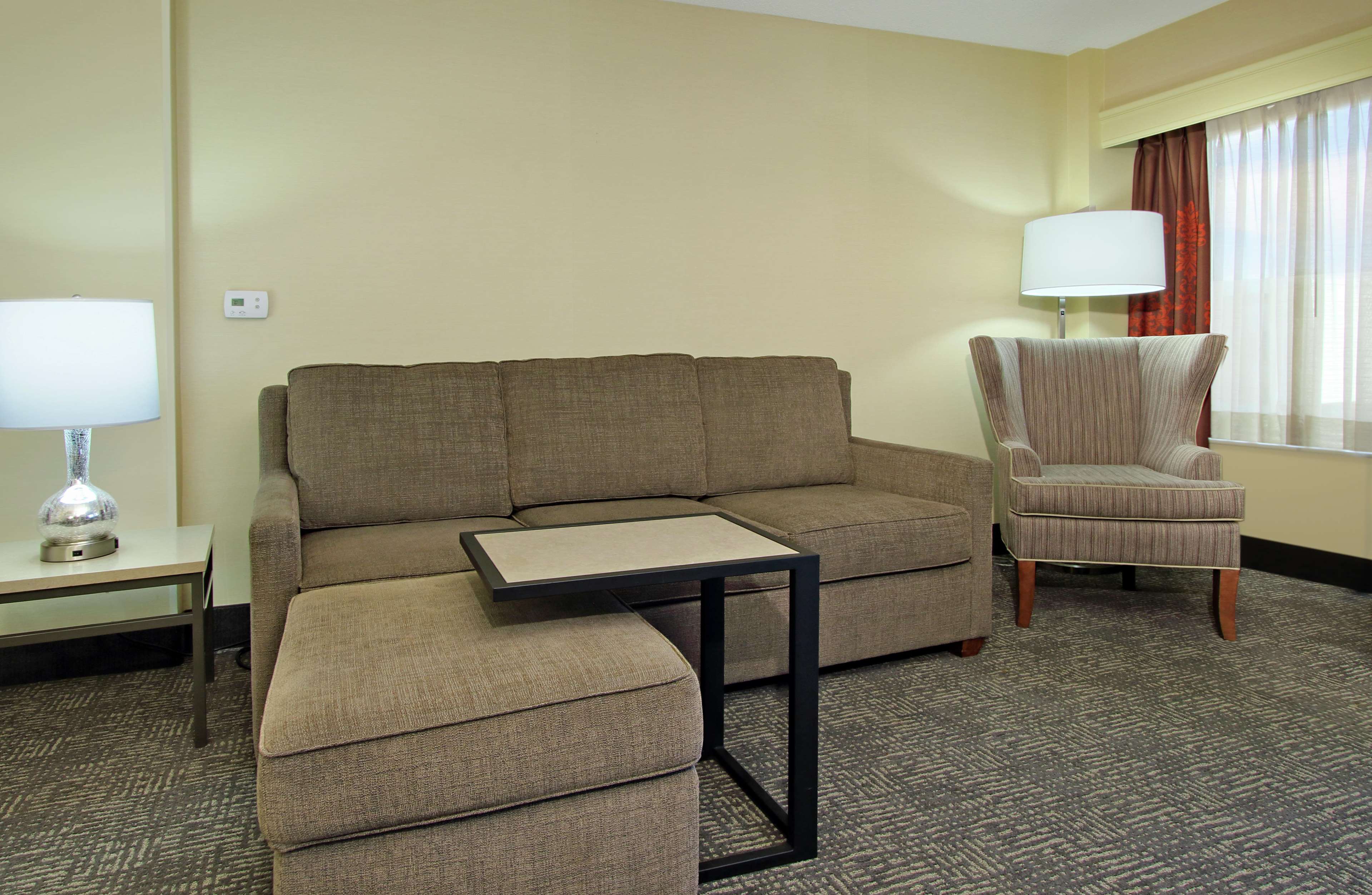 Hampton Inn & Suites Columbus-Downtown Photo