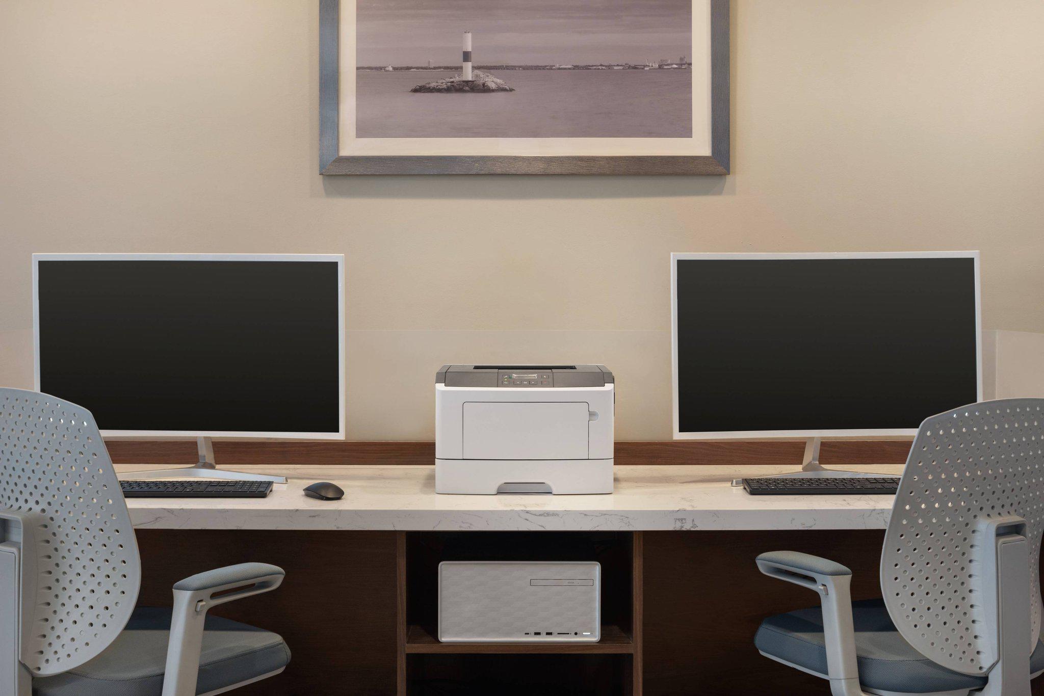 Milwaukee Airport Hotel Photo