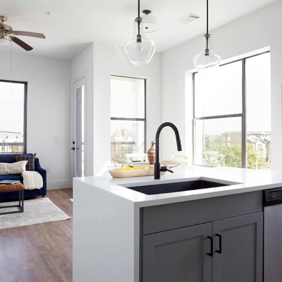 Superior Cabinets by Vivaldi Logo