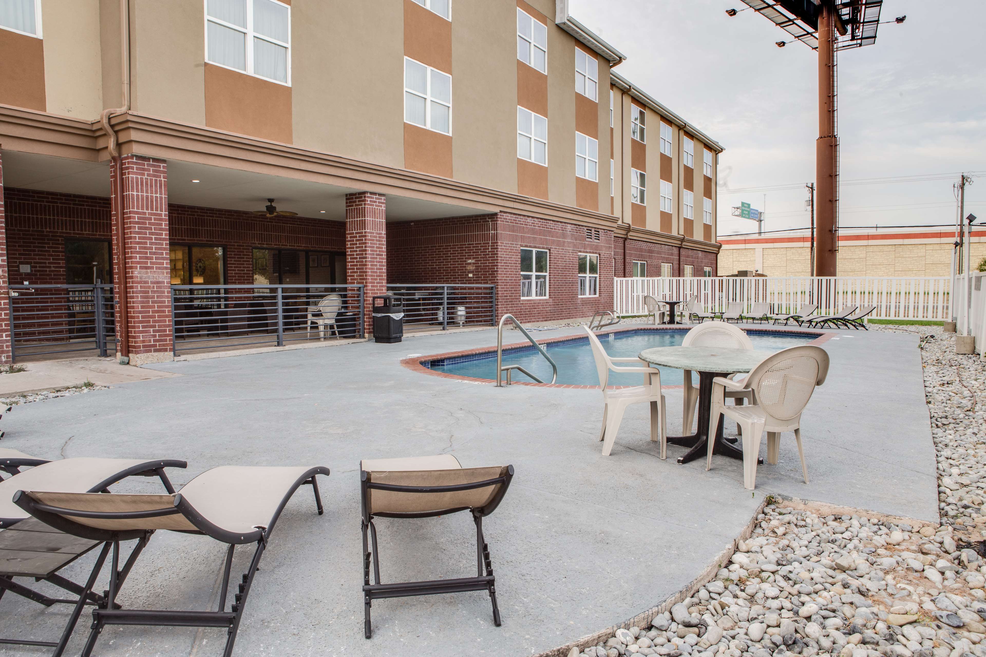 Country Inn & Suites by Radisson, Harlingen, TX Photo