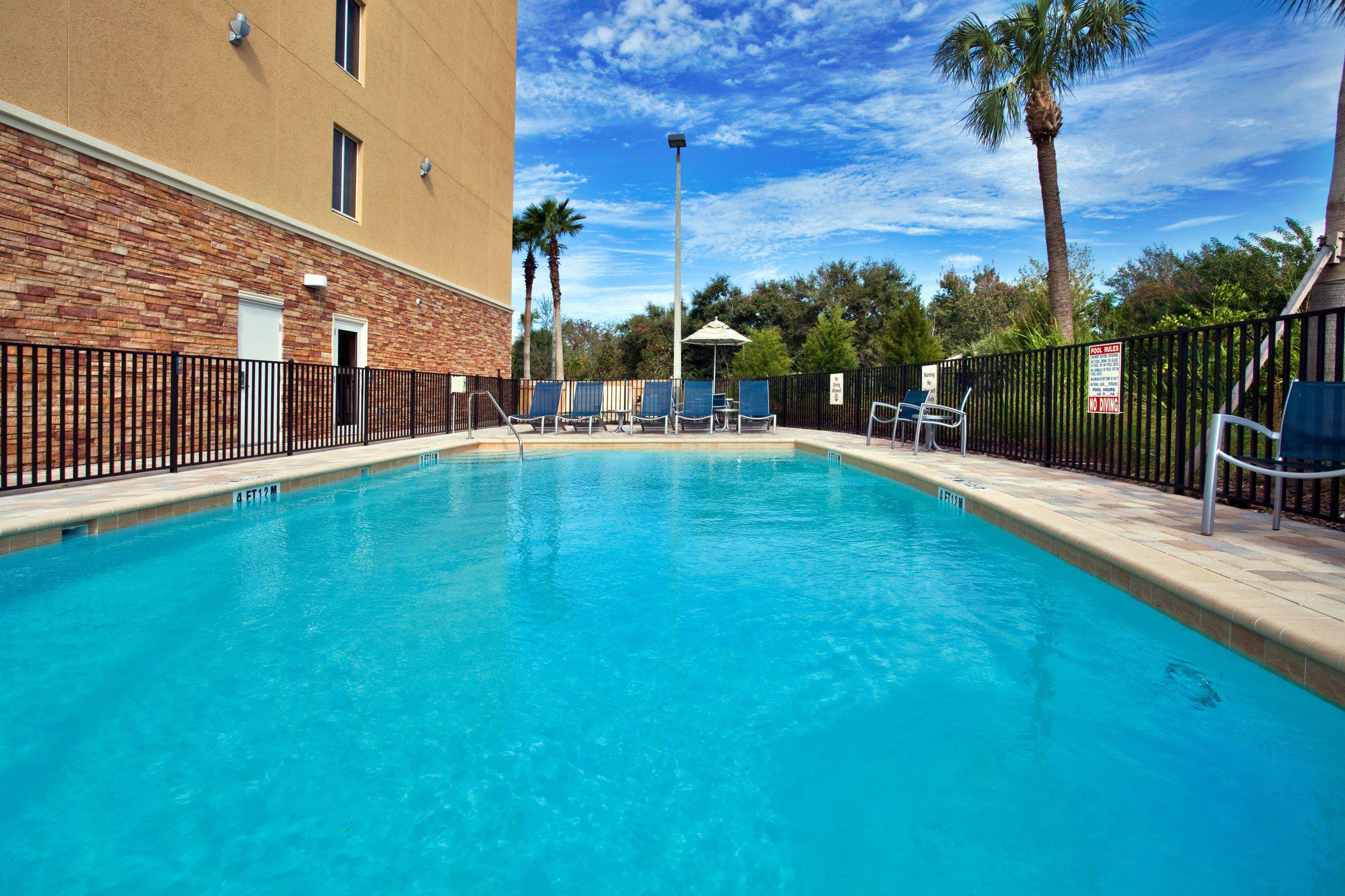 Holiday Inn Express & Suites Largo-Clearwater Photo