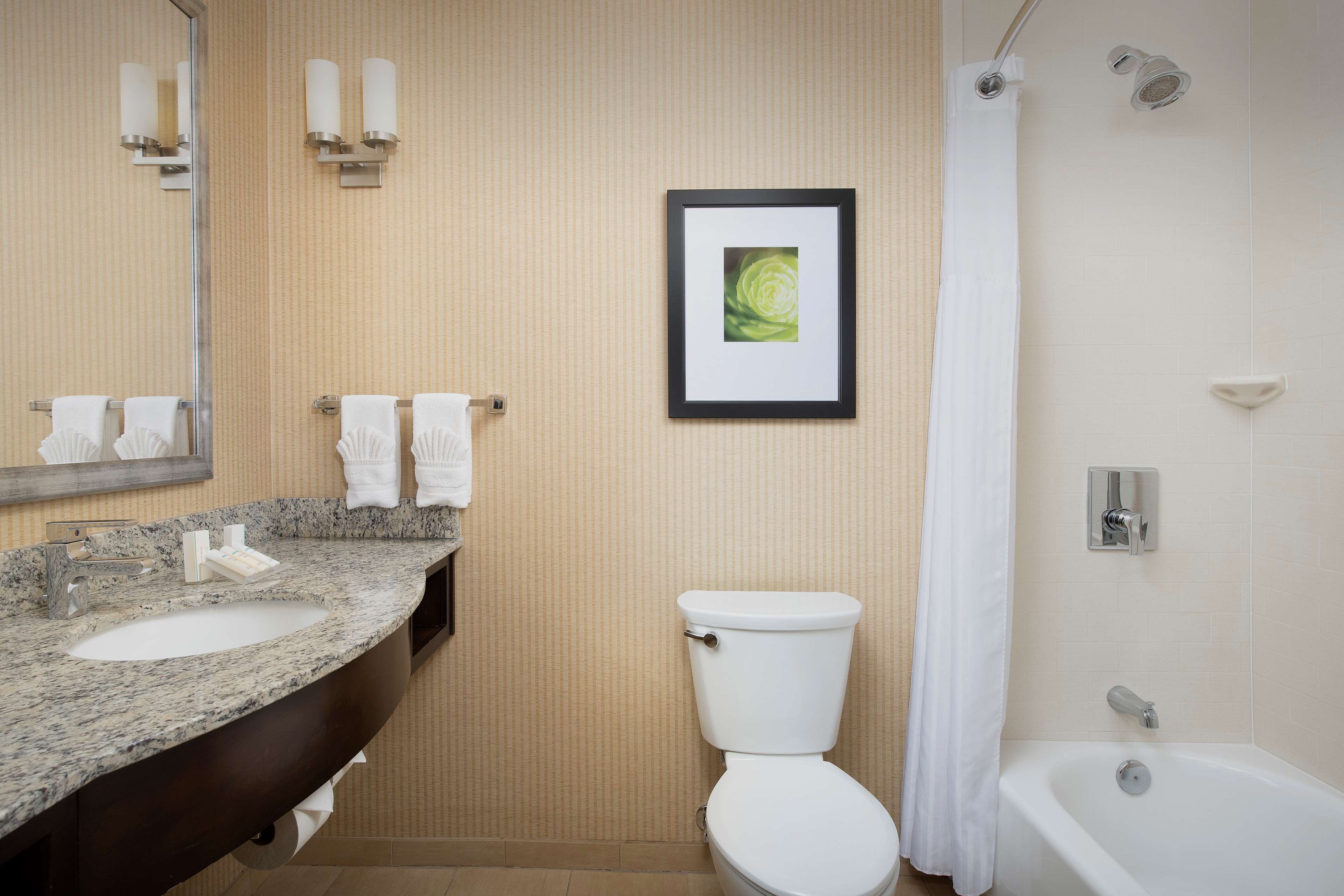 Guest room bath